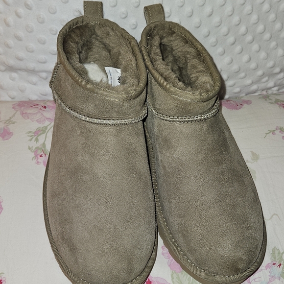 UGG Ultra Mini Boots - Picture 16 of 16